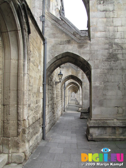 SX07719 Arches at Winchester Cathedral